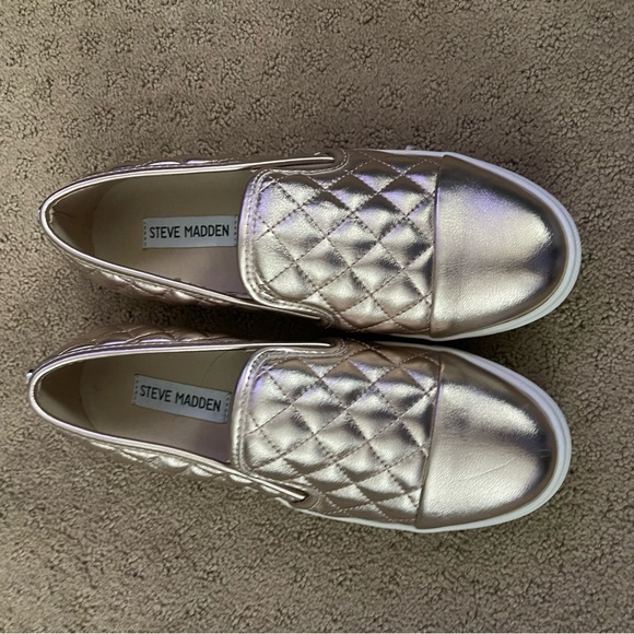 Steve Madden Slip ons. - Picture 2 of 4
